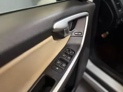 Volvo XC 60 2011 - 11990 EUR, 312000 km - AUTO.MOTO.pt - 312000km - foto 18 de 18