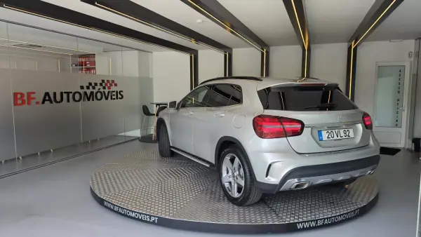 Mercedes-Benz GLA 180 2018 - 24900 EUR, 41570 km - 41570km - foto 3 de 52