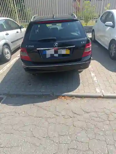 Mercedes-Benz C 250 2010 - 10000 EUR, 290000 km - AUTO.MOTO.pt - 290000km - foto 2 de 2