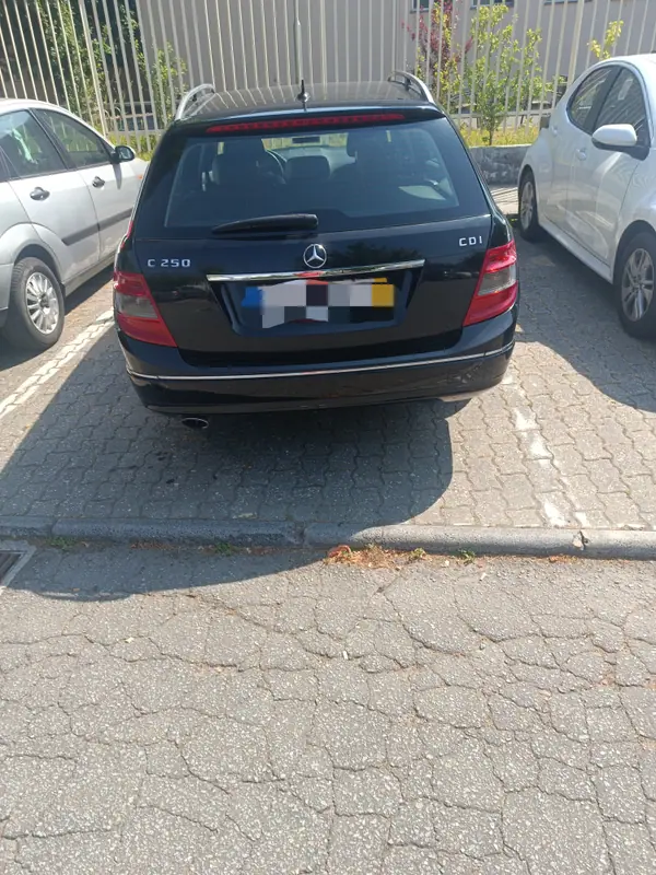 Mercedes-Benz C 250 2010 - 10000 EUR, 290000 km - AUTO.MOTO.pt - 290000km - foto 2 de 2