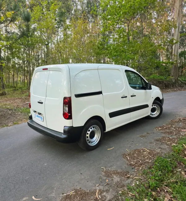 Peugeot Partner 2016 - 9990 EUR, 176000 km - AUTO.MOTO.pt - 176000km - foto 10 de 24