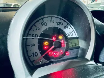 Toyota Aygo 2009 - 4990 EUR, 96384 km - AUTO.MOTO.pt - 96384km - foto 19 de 26