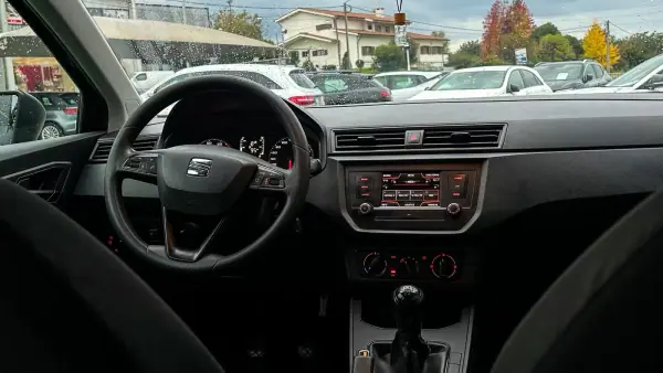 SEAT Ibiza 2017 - 10850 EUR, 113370 km - AUTO.MOTO.pt - 113370km - foto 13 de 20