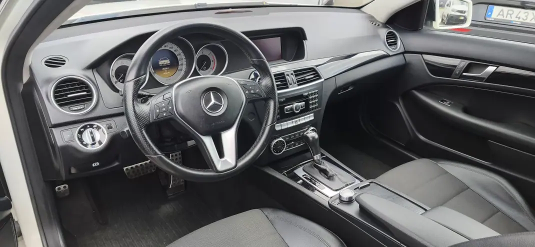 Mercedes-Benz C 250 2011 - 18900 EUR, 145876 km - AUTO.MOTO.pt - 145876km - foto 9 de 9