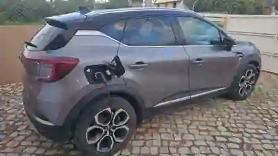 Renault Captur 2022 - 25000 EUR, 67500 km - AUTO.MOTO.pt - 67500km - foto 5 de 9