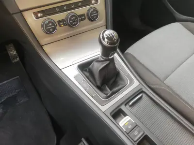 Volkswagen Golf 2013 - 11000 EUR, 240000 km - AUTO.MOTO.pt - 240000km - foto 5 de 21