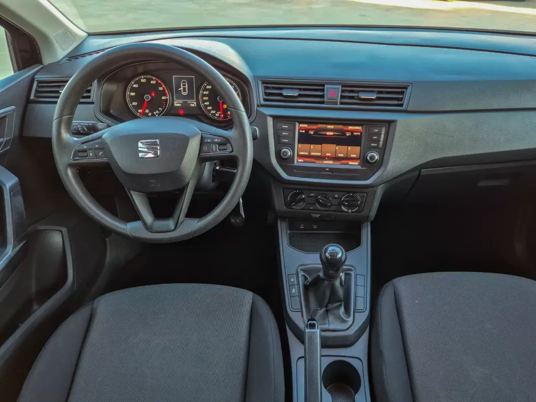 SEAT Ibiza 2018 - 10500 EUR, 94900 km - AUTO.MOTO.pt - 94900km - foto 7 de 8