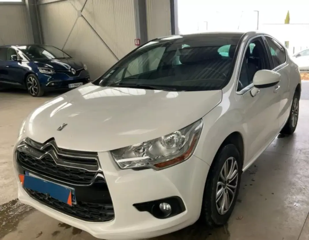 Citroën DS4 2014 - 8900 EUR, 118142 km - AUTO.MOTO.pt - 118142km - foto 1 de 11