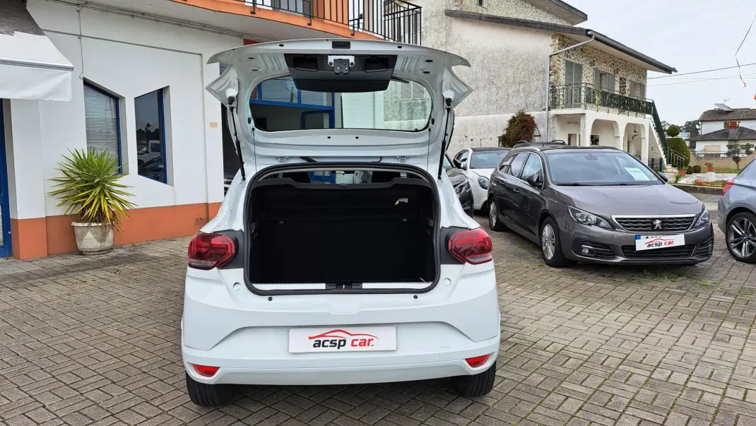 Dacia Sandero 2021 - 12900 EUR, 82644 km - AUTO.MOTO.pt - 82644km - foto 4 de 29