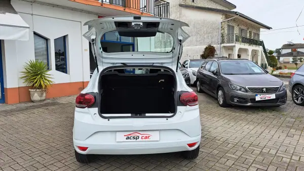 Dacia Sandero 2021 - 12900 EUR, 82644 km - AUTO.MOTO.pt - 82644km - foto 4 de 29