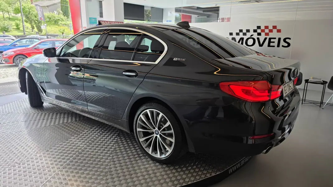 BMW 530 2017 - 21900 EUR, 230206 km - AUTO.MOTO.pt - 230206km - foto 19 de 58