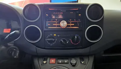 Citroën 2015 - 9999 EUR, 142000 km - AUTO.MOTO.pt - 142000km - foto 20 de 21