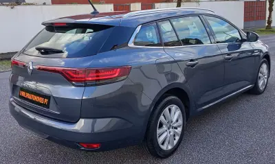 Renault Mégane 2022 - 14990 EUR, 112100 km - AUTO.MOTO.pt - 112100km - foto 5 de 17