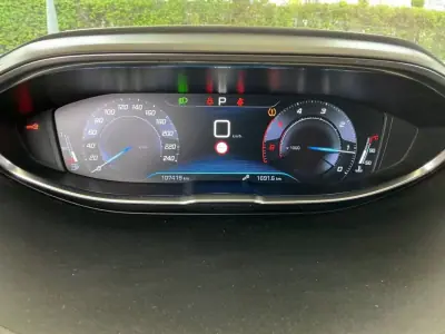 Peugeot 3008 2018 - 17990 EUR, 107419 km - AUTO.MOTO.pt - 107419km - foto 6 de 10