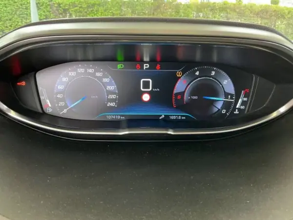 Peugeot 3008 2018 - 17990 EUR, 107419 km - AUTO.MOTO.pt - 107419km - foto 6 de 10