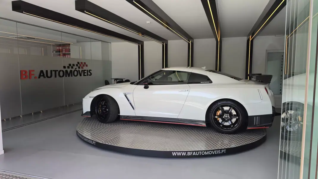 Nissan GT-R 2017 - 300000 EUR, 30685 km - 30685km - foto 15 de 69