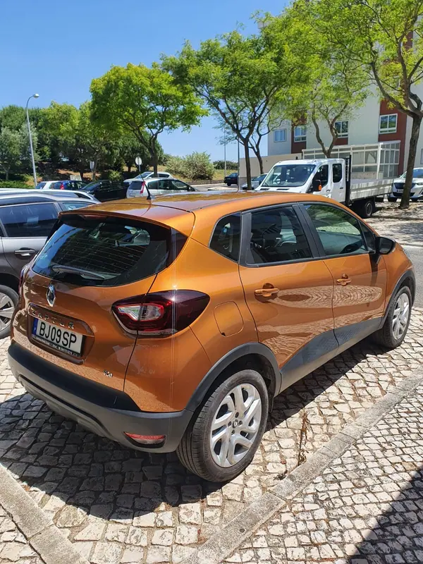 Renault Captur 2017 - 9400 EUR, 103000 km - AUTO.MOTO.pt - 103000km - foto 7 de 13