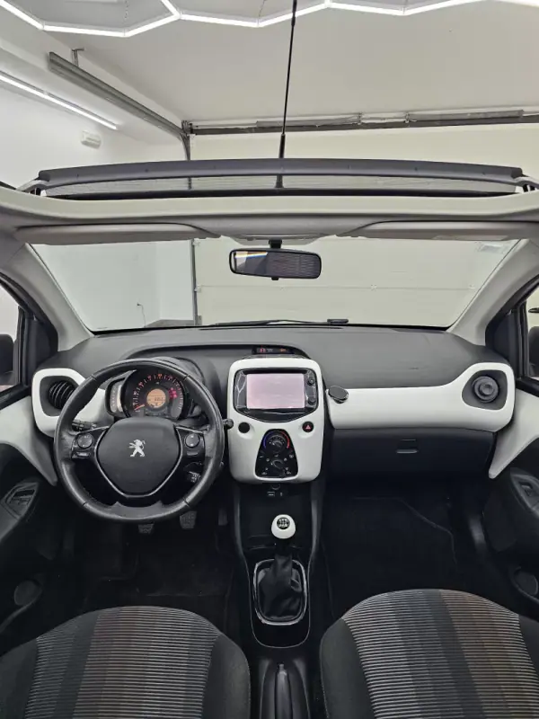 Peugeot 108 2015 - 8650 EUR, 88563 km - AUTO.MOTO.pt - 88563km - foto 48 de 53