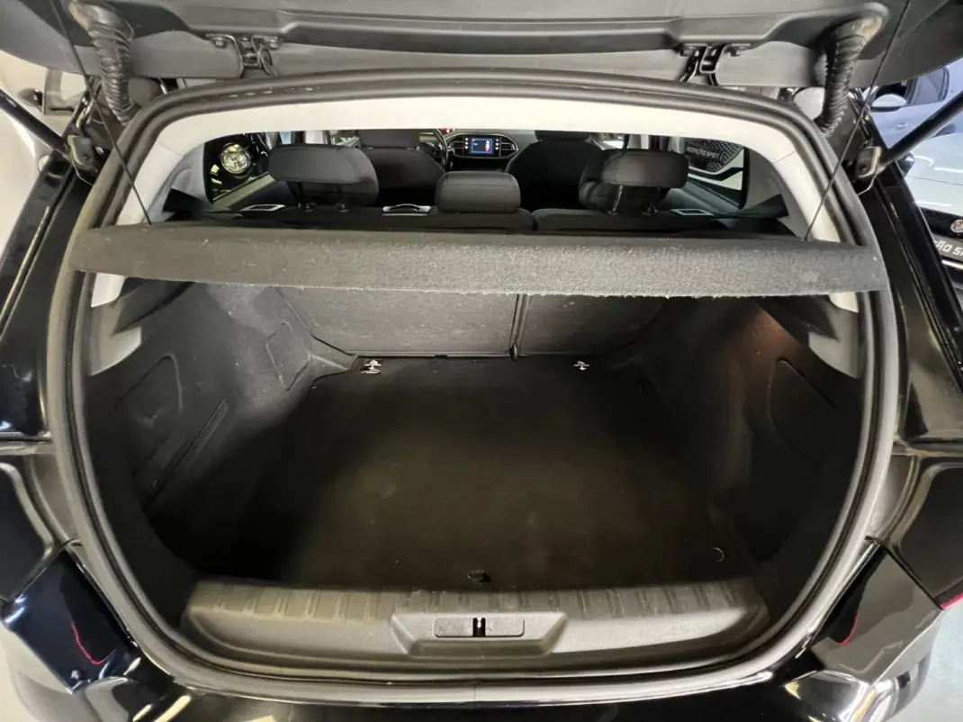 Peugeot 308 2019 - 10990 EUR, 130000 km - 130000km - foto 37 de 38