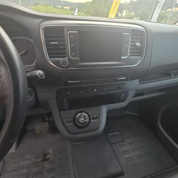 Citroën Jumpy 2020 - 17450 EUR, 147250 km - AUTO.MOTO.pt - 147250km - foto 10 de 11