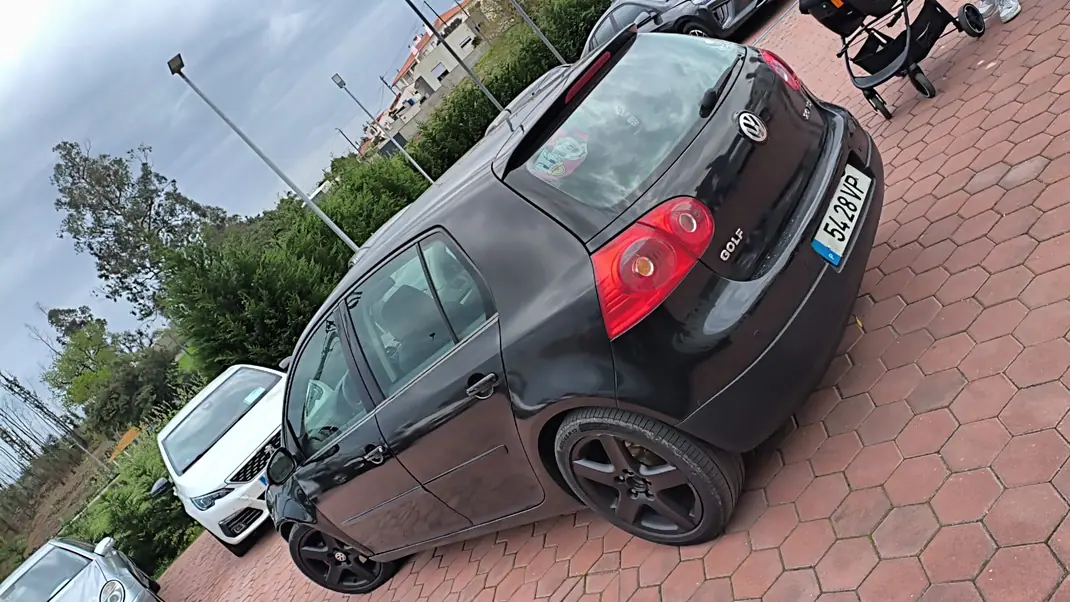 Volkswagen Golf 2003 - 5000 EUR, 320000 km - AUTO.MOTO.pt - 320000km - foto 4 de 8