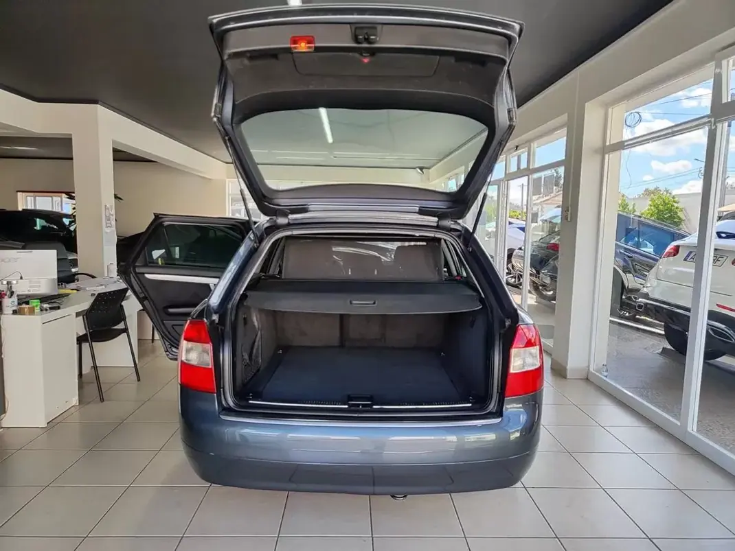 Audi A4 Avant 2004 - 6250 EUR, 348000 km - AUTO.MOTO.pt - 348000km - foto 15 de 34