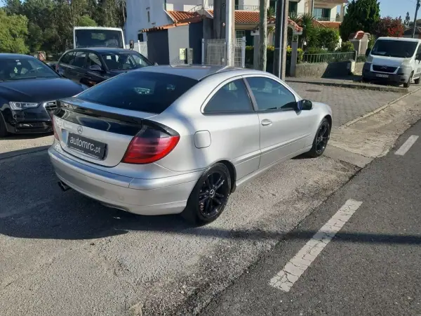 Mercedes-Benz C 180 2003 - 7000 EUR, 173500 km - AUTO.MOTO.pt - 173500km - foto 11 de 32