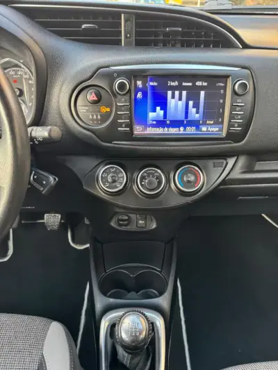 Toyota Yaris 2019 - 13490 EUR, 122240 km - AUTO.MOTO.pt - 122240km - foto 11 de 14