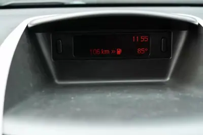 Peugeot 206 2010 - 5850 EUR, 96800 km - AUTO.MOTO.pt - 96800km - foto 18 de 19