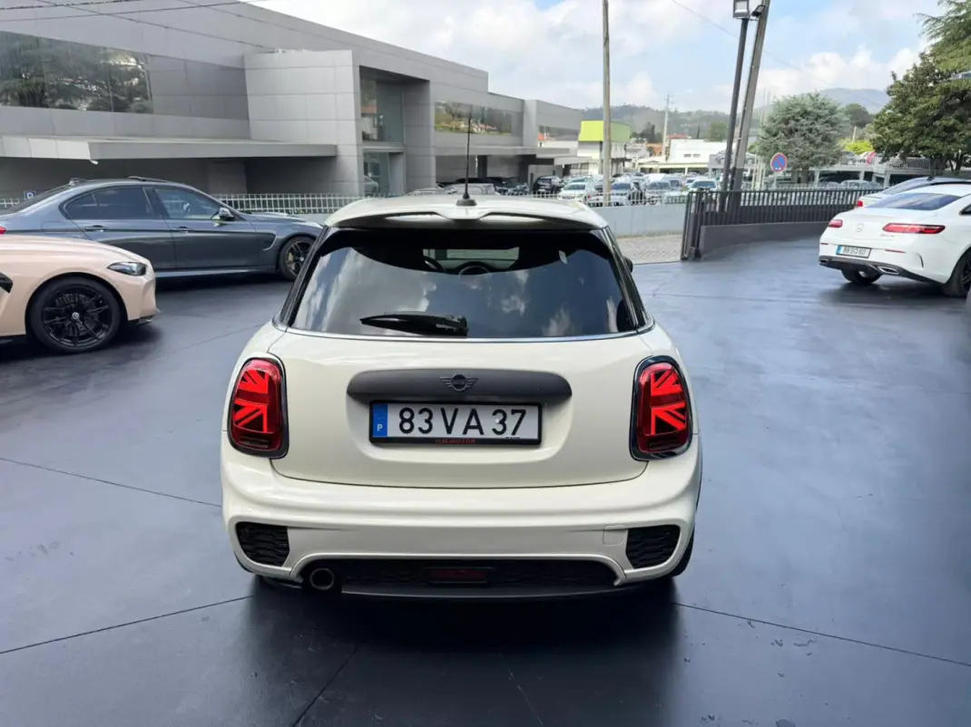 MINI Cooper 2018 - 17900 EUR, 144000 km - AUTO.MOTO.pt - 144000km - foto 4 de 12