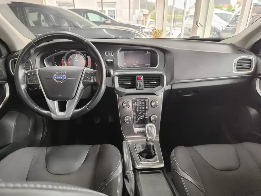 Volvo V40 2013 - 7750 EUR, 298000 km - AUTO.MOTO.pt - 298000km - foto 22 de 36