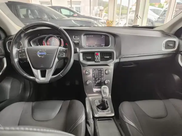 Volvo V40 2013 - 7750 EUR, 298000 km - AUTO.MOTO.pt - 298000km - foto 22 de 36