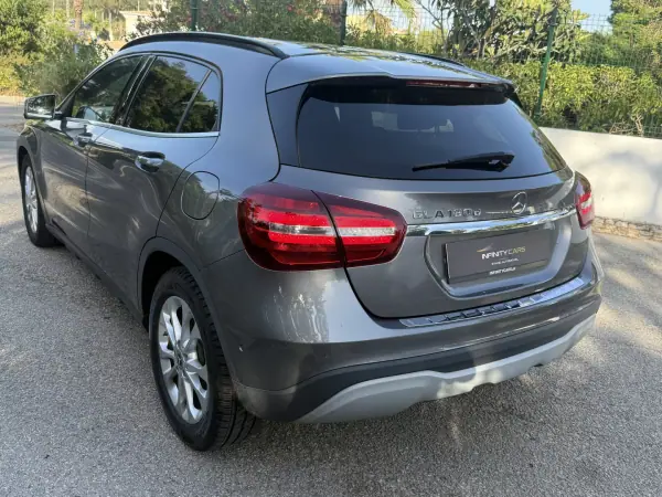 Mercedes-Benz GLA 180 2017 - 20999 EUR, 80000 km - AUTO.MOTO.pt - 80000km - foto 10 de 22