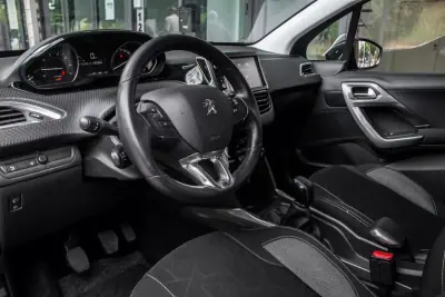 Peugeot 2008 2018 - 8750 EUR, 72668 km - AUTO.MOTO.pt - 72668km - foto 22 de 39