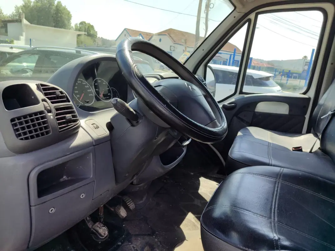 Citroën 2005 - 12500 EUR, 214000 km - AUTO.MOTO.pt - 214000km - foto 7 de 12