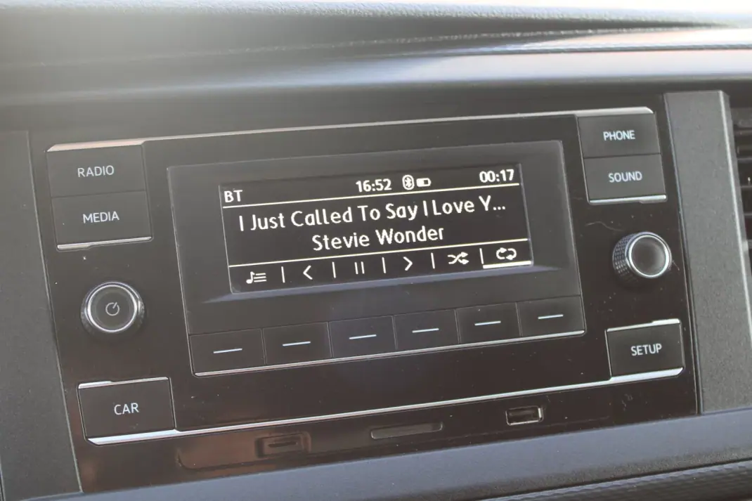 VW Transporter 2.0 TDI Confortline Extra AC 2020 - 17990 EUR, 199000 km - AUTO.MOTO.pt - 199000km - foto 21 de 24