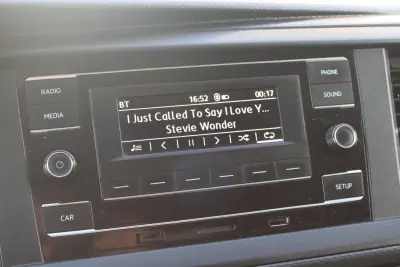 VW Transporter 2.0 TDI Confortline Extra AC 2020 - 17990 EUR, 199000 km - AUTO.MOTO.pt - 199000km - foto 21 de 24