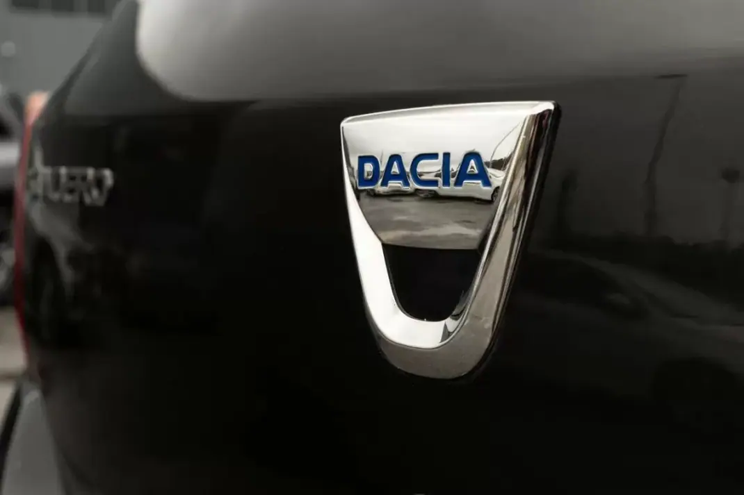 Dacia Sandero 2019 - 6900 EUR, 298960 km - AUTO.MOTO.pt - 298960km - foto 8 de 21
