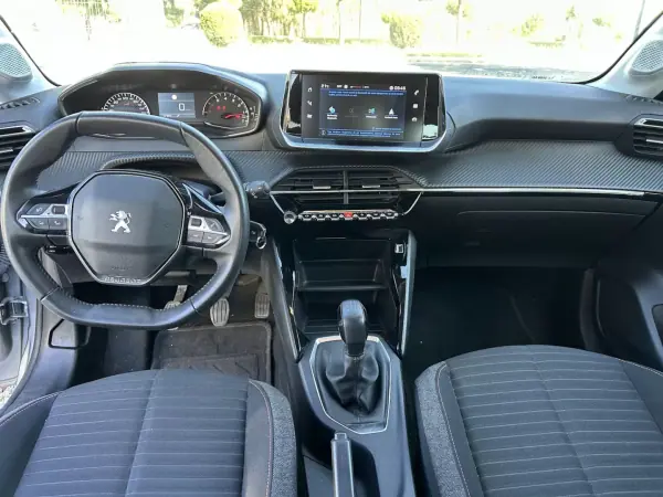 Peugeot 208 2022 - 14990 EUR, 37905 km - AUTO.MOTO.pt - 37905km - foto 14 de 16