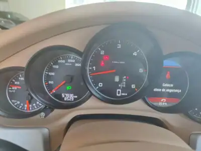 Porsche Panamera 2012 - 41990 EUR, 58000 km - AUTO.MOTO.pt - 58000km - foto 31 de 42