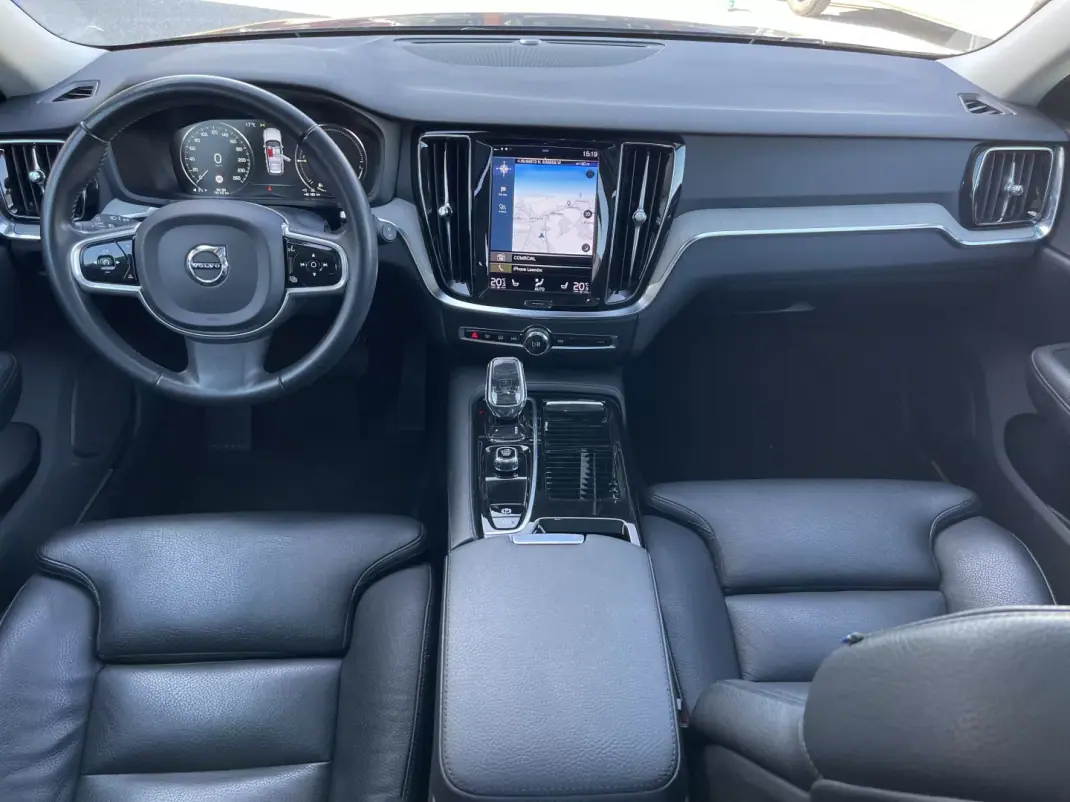 Volvo V60 2021 - 29990 EUR, 96190 km - AUTO.MOTO.pt - 96190km - foto 11 de 28