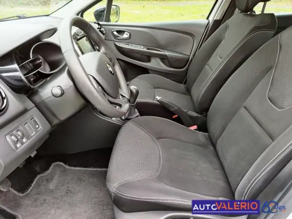 Renault Clio Sport Tourer 2017 - 10950 EUR, 89416 km - AUTO.MOTO.pt - 89416km - foto 10 de 17