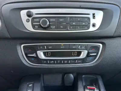Renault Grand Scénic 2015 - 7990 EUR, 242000 km - AUTO.MOTO.pt - 242000km - foto 38 de 42