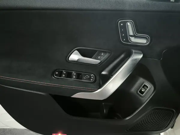 Mercedes-Benz A 250 Limousine 2020 - 25950 EUR, 141000 km - AUTO.MOTO.pt - 141000km - foto 45 de 55