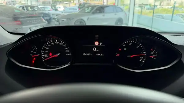 Peugeot 308 SW 2019 - 13990 EUR, 134327 km - AUTO.MOTO.pt - 134327km - foto 24 de 28