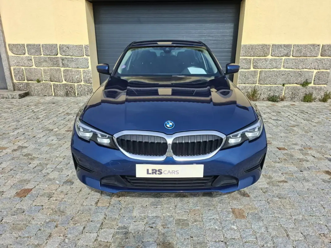 BMW 330 2021 - 27490 EUR, 63328 km - AUTO.MOTO.pt - 63328km - foto 1 de 16