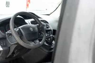 Renault Kangoo 2017 - 7900 EUR, 330000 km - AUTO.MOTO.pt - 330000km - foto 5 de 10