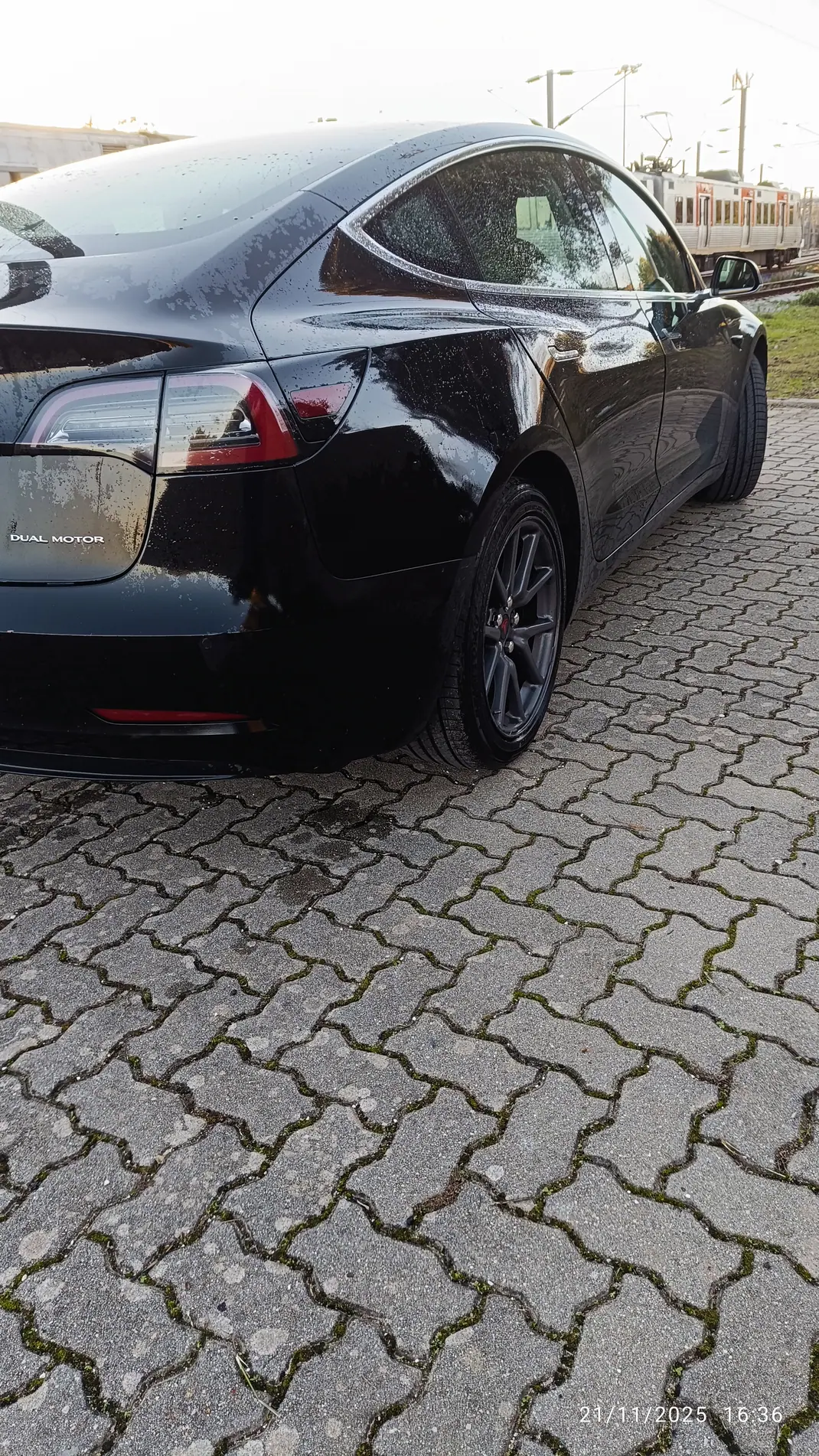 Tesla Model 3 2019 - 22000 EUR, 125000 km - AUTO.MOTO.pt - 125000km - foto 8 de 15