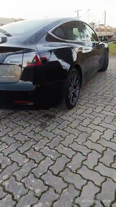Tesla Model 3 2019 - 22000 EUR, 125000 km - AUTO.MOTO.pt - 125000km - foto 8 de 15