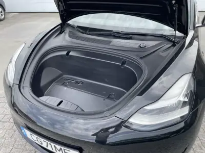 Tesla Model 3 2019 - 22995 EUR, 126801 km - AUTO.MOTO.pt - 126801km - foto 28 de 40